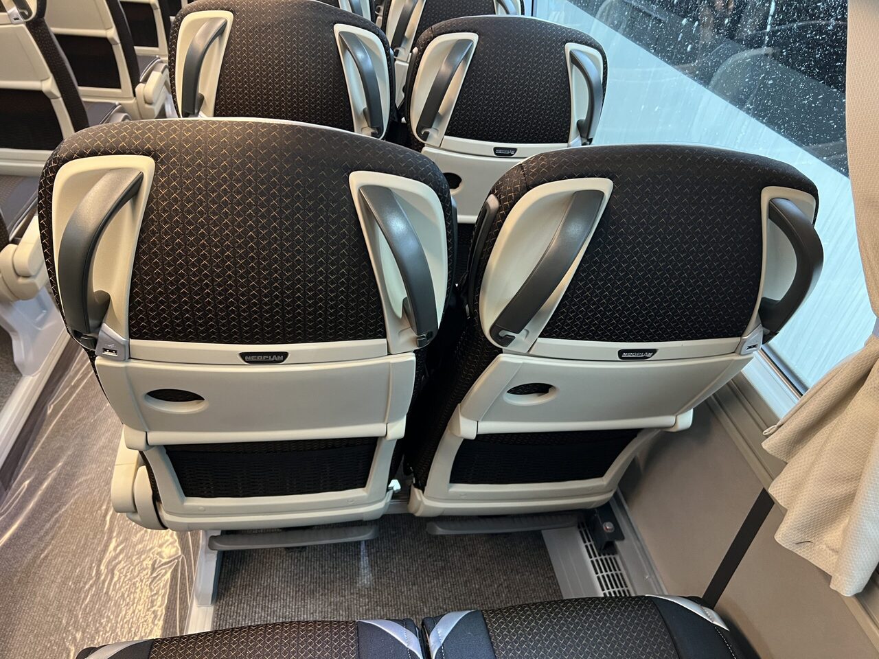 Туристичний автобус Neoplan Cityliner P15 Euro 6E V.I.P Exclusive Class (svart / brons färgad skinnklädsel): фото 26
