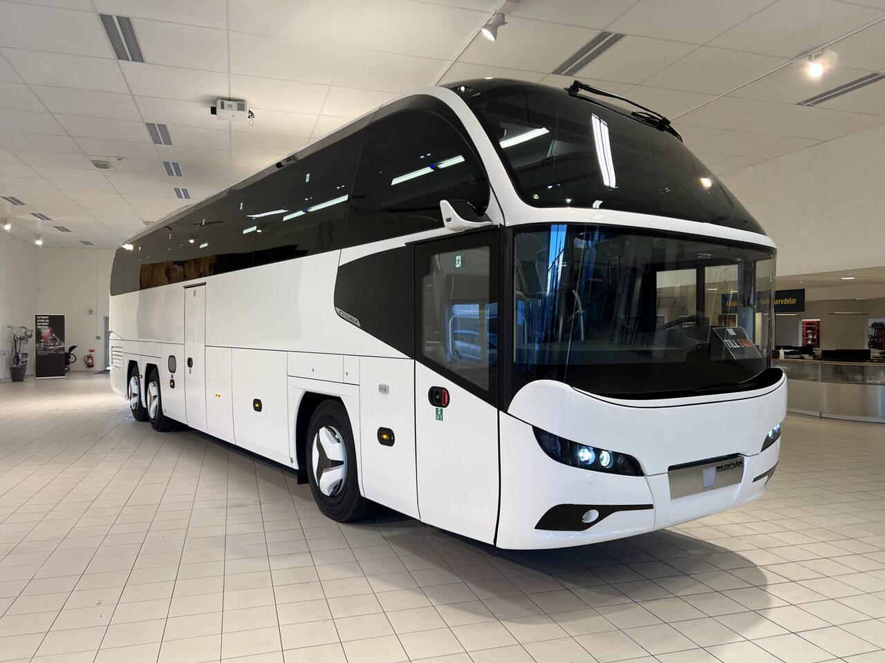 Туристичний автобус Neoplan Cityliner P15 Euro 6E V.I.P Exclusive Class (svart / brons färgad skinnklädsel): фото 8