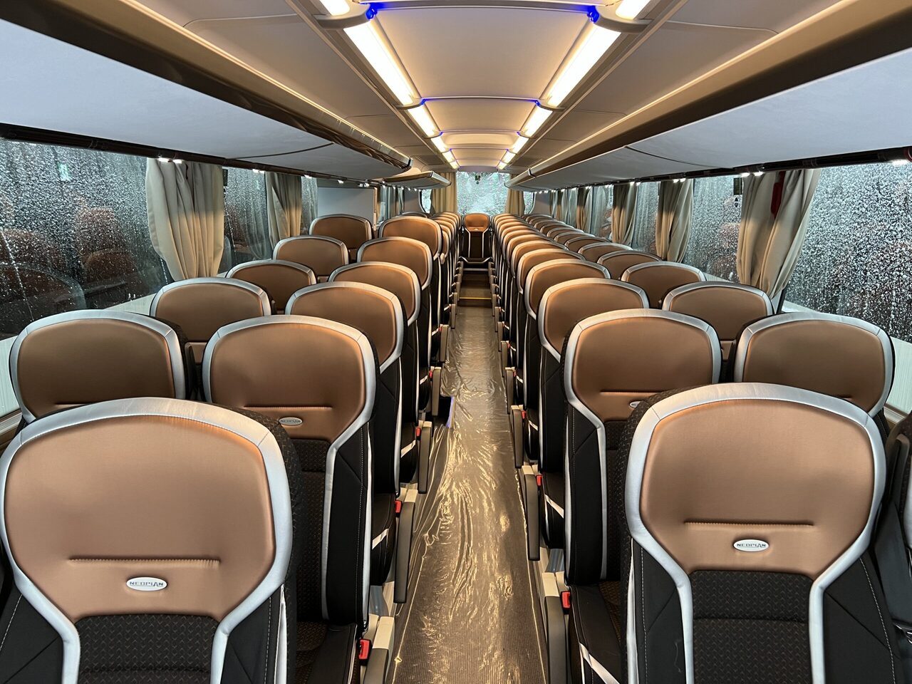 Туристичний автобус Neoplan Cityliner P15 Euro 6E V.I.P Exclusive Class (svart / brons färgad skinnklädsel): фото 21