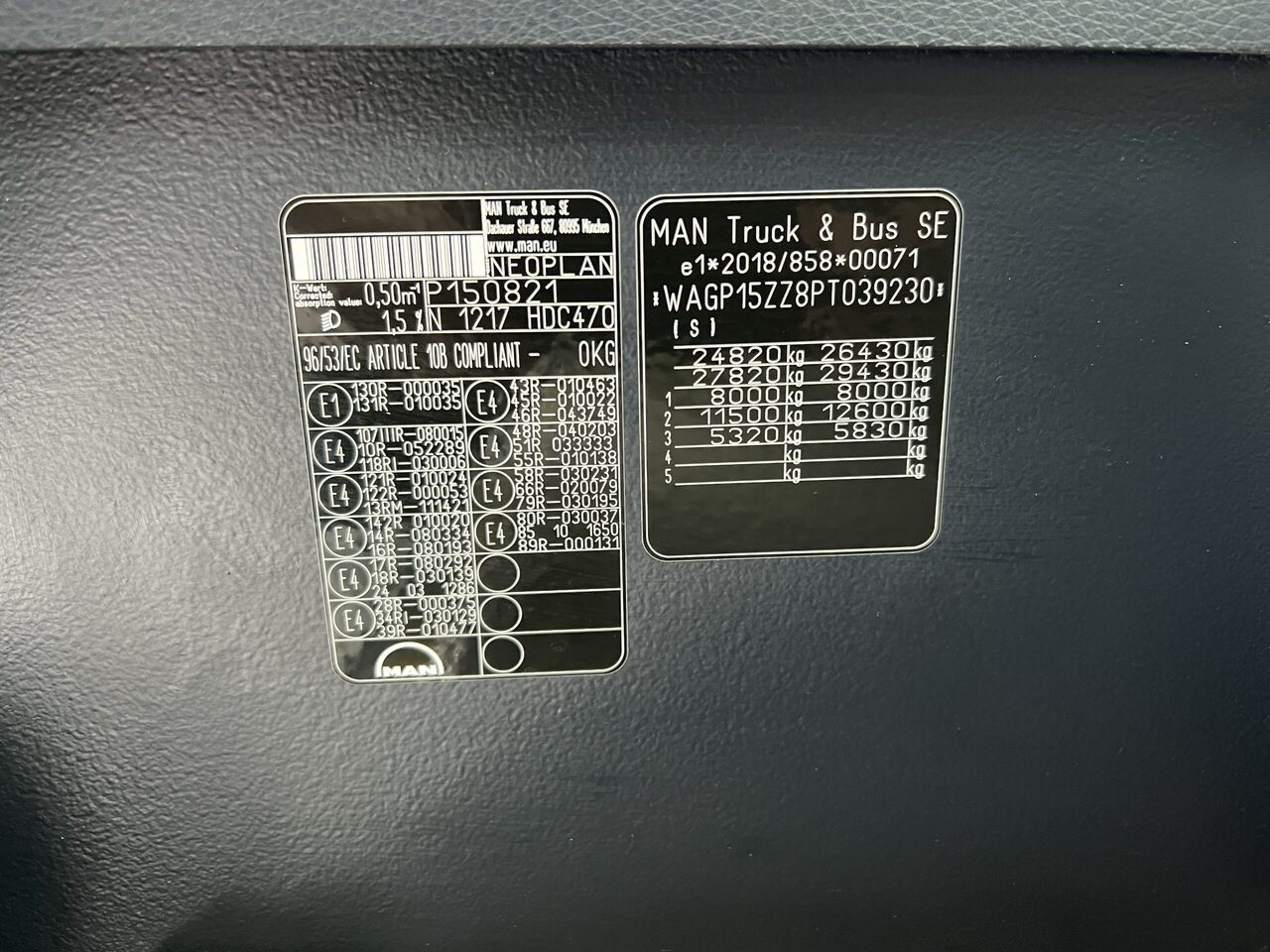 Туристичний автобус Neoplan Cityliner P15 Euro 6E V.I.P Exclusive Class (svart / brons färgad skinnklädsel): фото 46