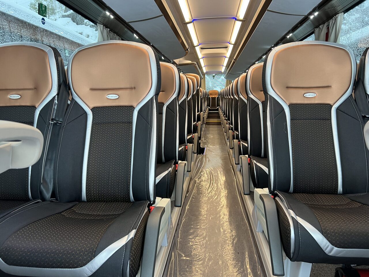 Туристичний автобус Neoplan Cityliner P15 Euro 6E V.I.P Exclusive Class (svart / brons färgad skinnklädsel): фото 19