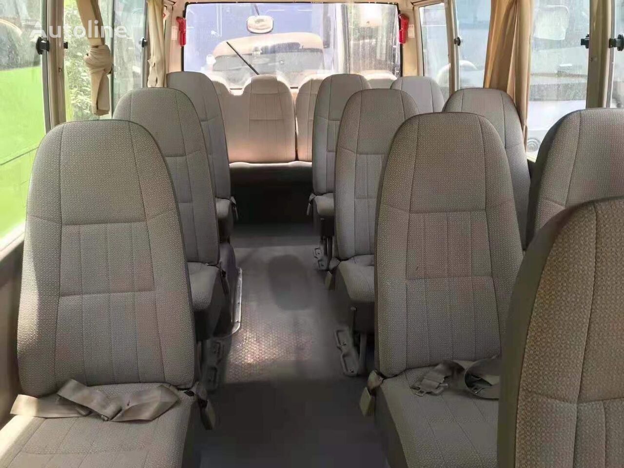Приміський автобус Toyota Coaster: фото 5