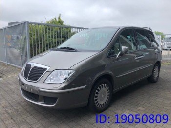 Легковий автомобіль Lancia Phedra VOLUME