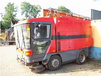 Ravo 5002  - Підмітально-прибиральна машина