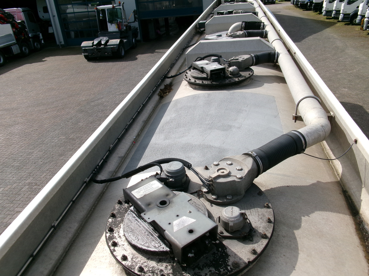 Напівпричіп цистерна Для транспортування палива L.A.G. Fuel tank alu 44.5 m3 / 6 comp + pump: фото 20