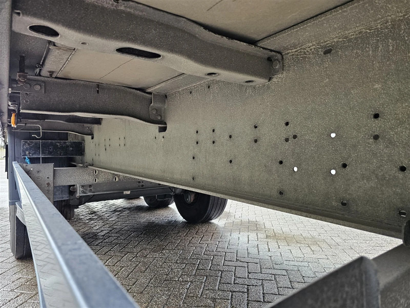 Тентований напівпричіп Schmitz Cargobull SCB - Lifting roof - sliding roof - Galvanised chassis: фото 11
