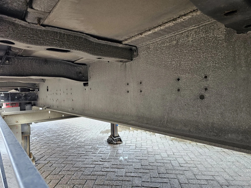 Тентований напівпричіп Schmitz Cargobull SCB - Lifting roof - sliding roof - Galvanised chassis: фото 12