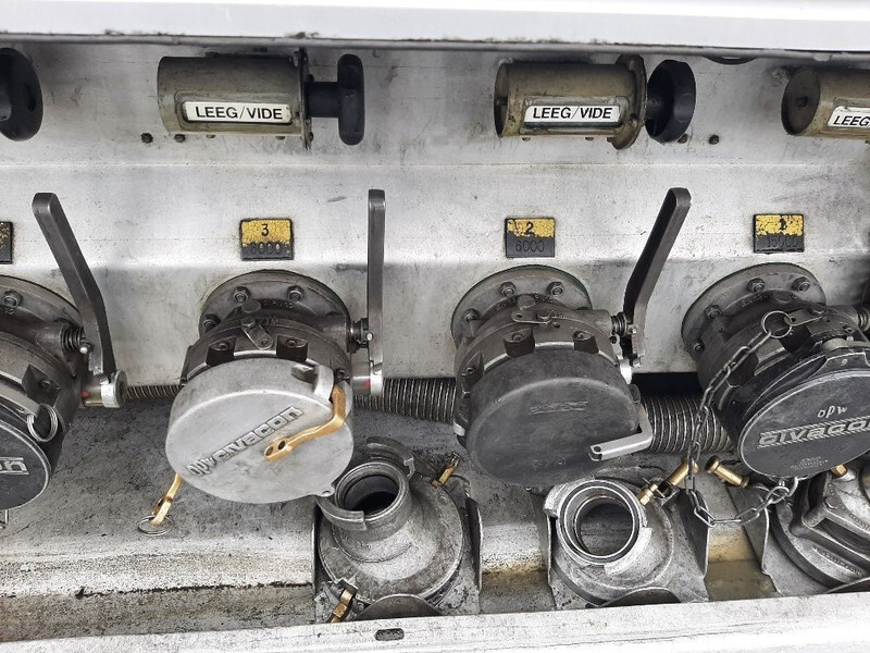 Напівпричіп цистерна Для транспортування палива Stokota FUEL TANK 42000 L - 5 COMPARTMENTS: фото 9