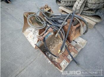 Ківш Selection of Buckets to suit Mini Excavator (2 Pallets, Pallet of Rubber Tracks, Hoses): фото 1