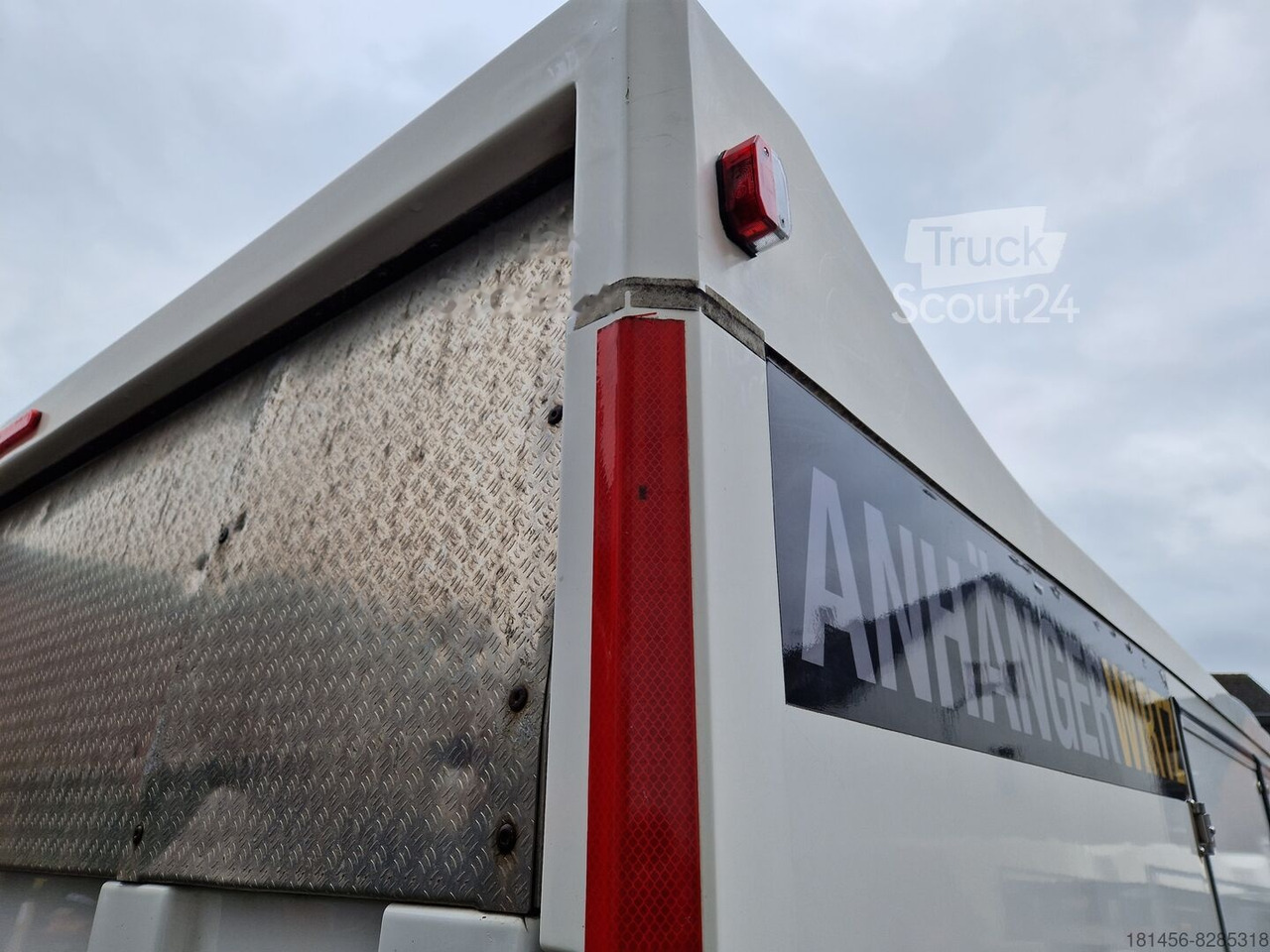 Автовоз причіп Brian James Trailers enclosed Car Race Transporter 5 500x212 tip second hand: фото 9