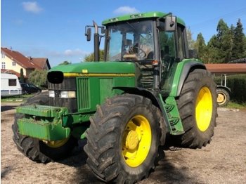 Сільськогосподарський трактор John Deere 6900