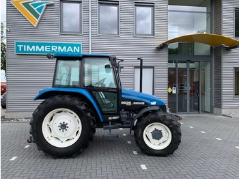 Сільськогосподарський трактор New Holland 5635