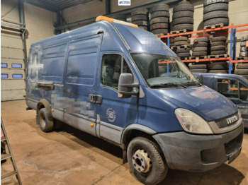 Вантажівка з закритим кузовом IVECO Daily