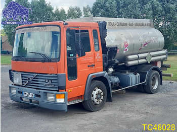Вантажівка цистерна VOLVO FL6