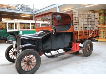 Бортова вантажівка/ Платформа Ford 1925 TT: фото 1