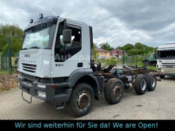 Вантажівка шасі Iveco Trakker 380 4-Achser  Fahrgestell Tankwagen: фото 1