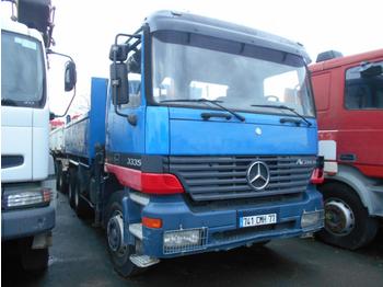 Самоскид вантажівка, Вантажівка з маніпулятором Mercedes Actros 3335: фото 1