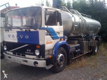 Volvo F7 - Вантажівка цистерна