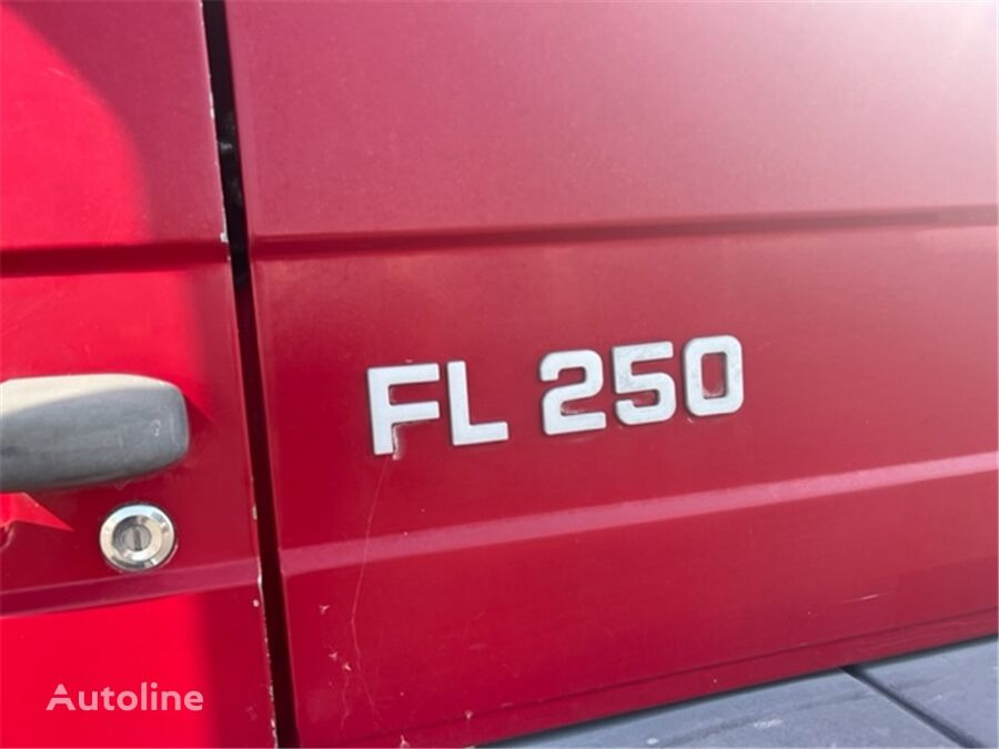 Вантажівка шасі Volvo FL250: фото 12