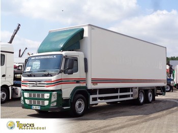 Вантажівка з закритим кузовом Volvo FM 330 Euro 5 + 6x2 + ADR + Lift: фото 1