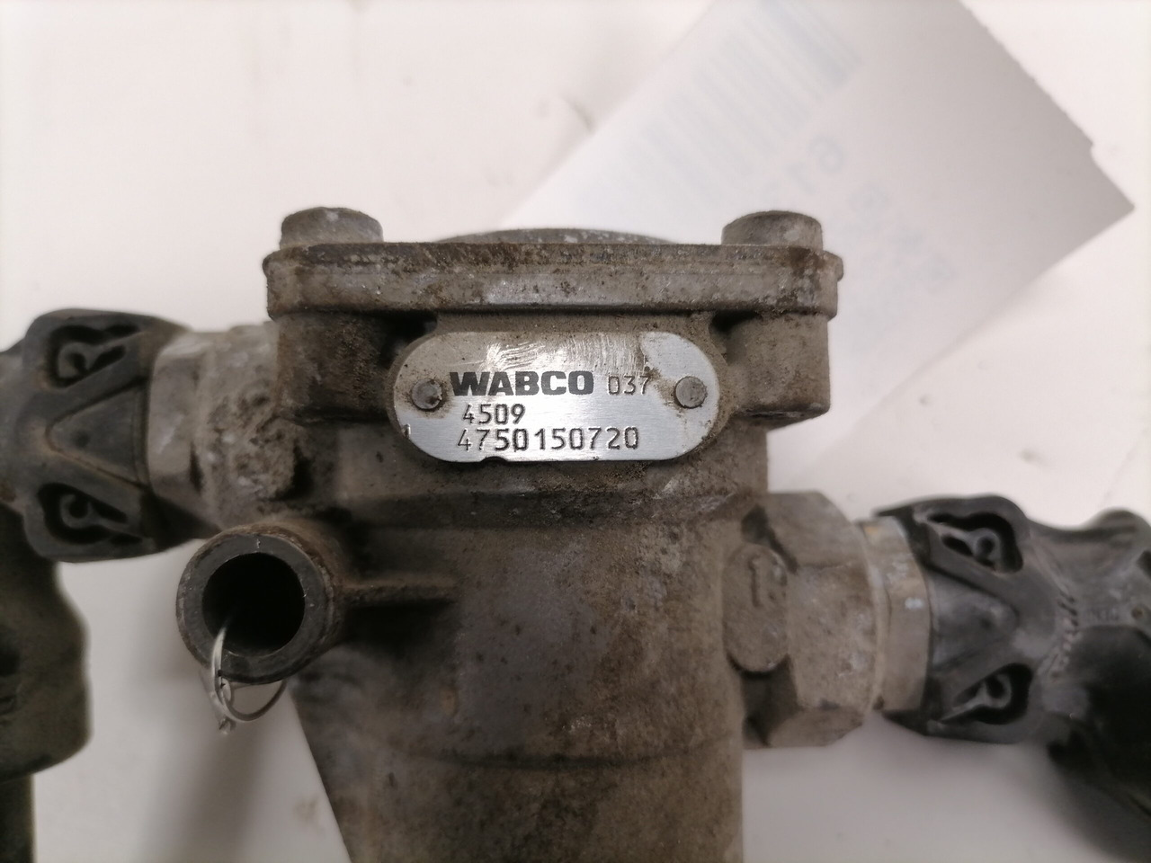 Гальмівний клапан в категорії Вантажівки Volvo Air pressure control valve 21339179: фото 3