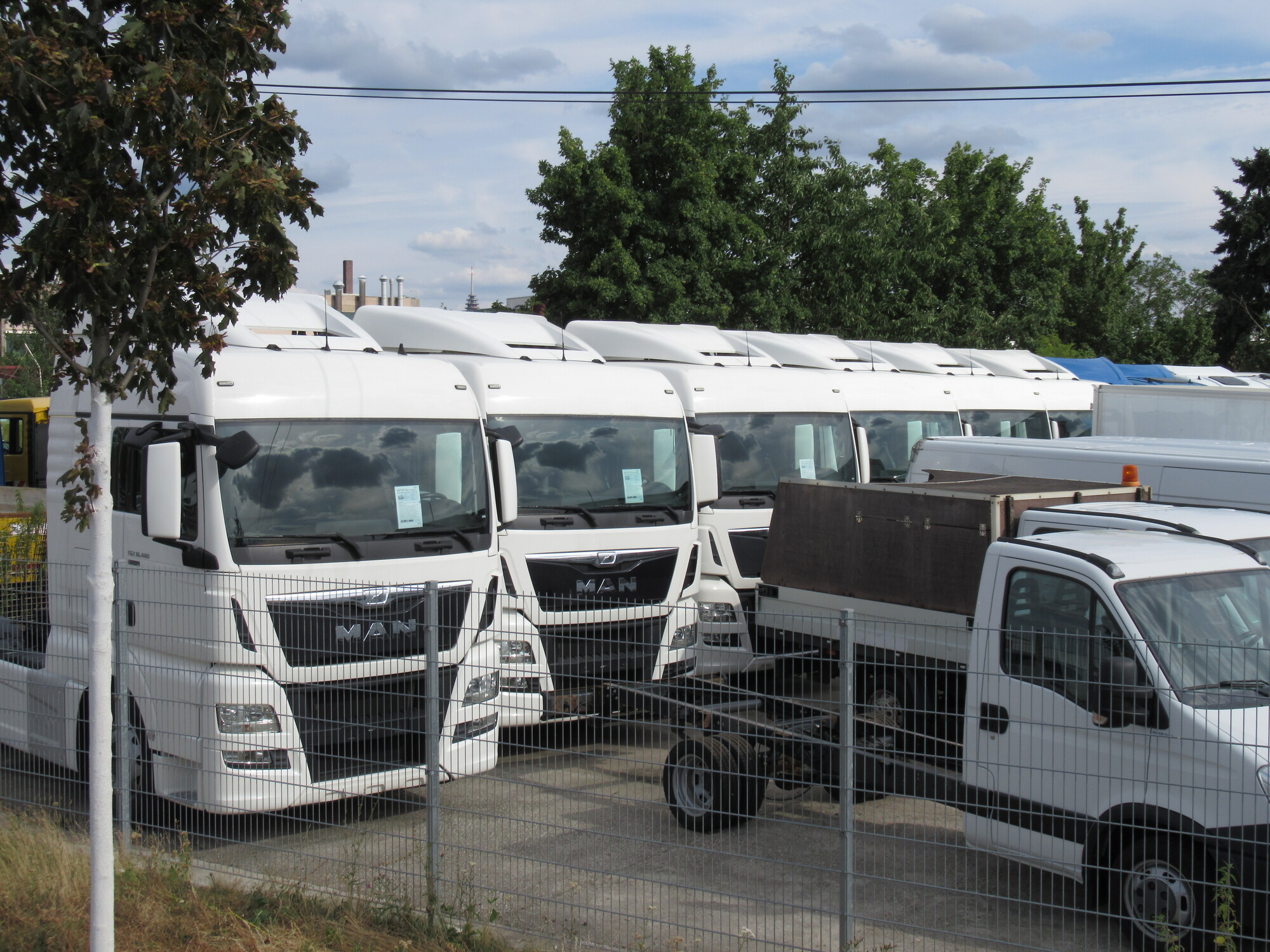 AutoStratis - Kомерційні автомобілі - Коробка передач: ручна undefined: фото 1