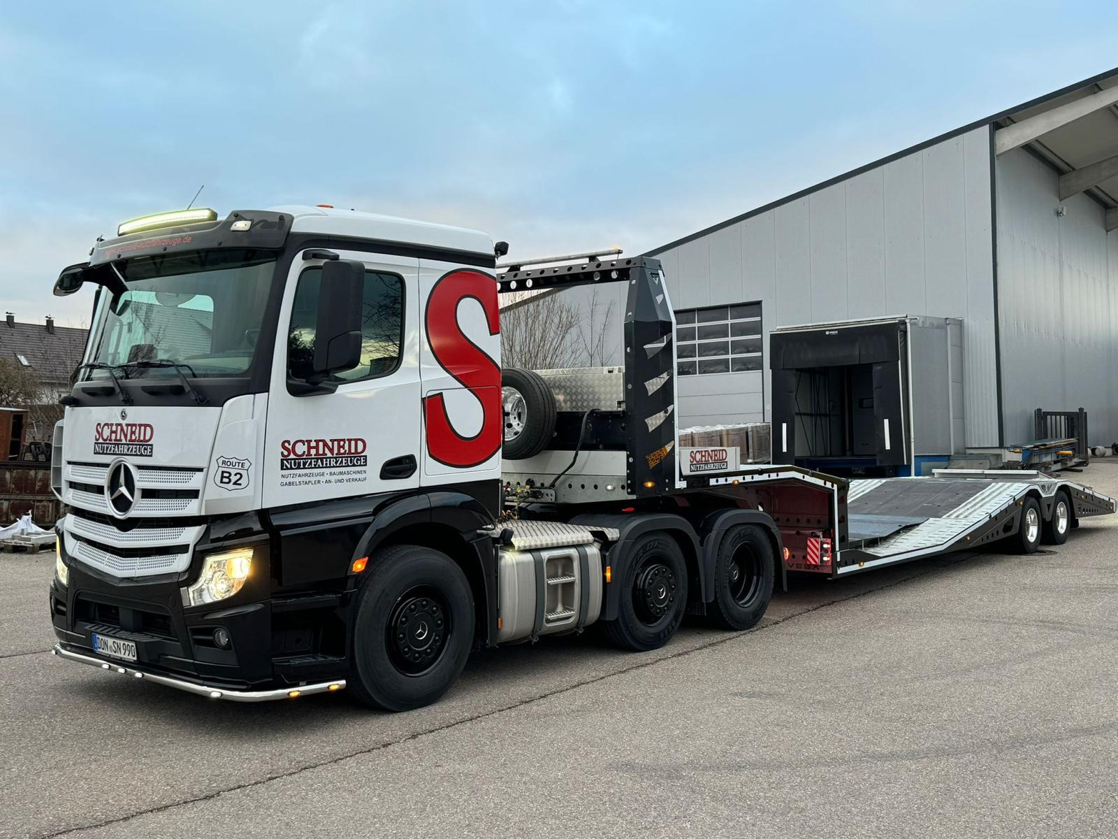 Schneid Nutzfahrzeuge GmbH & CO. KG undefined: фото 3