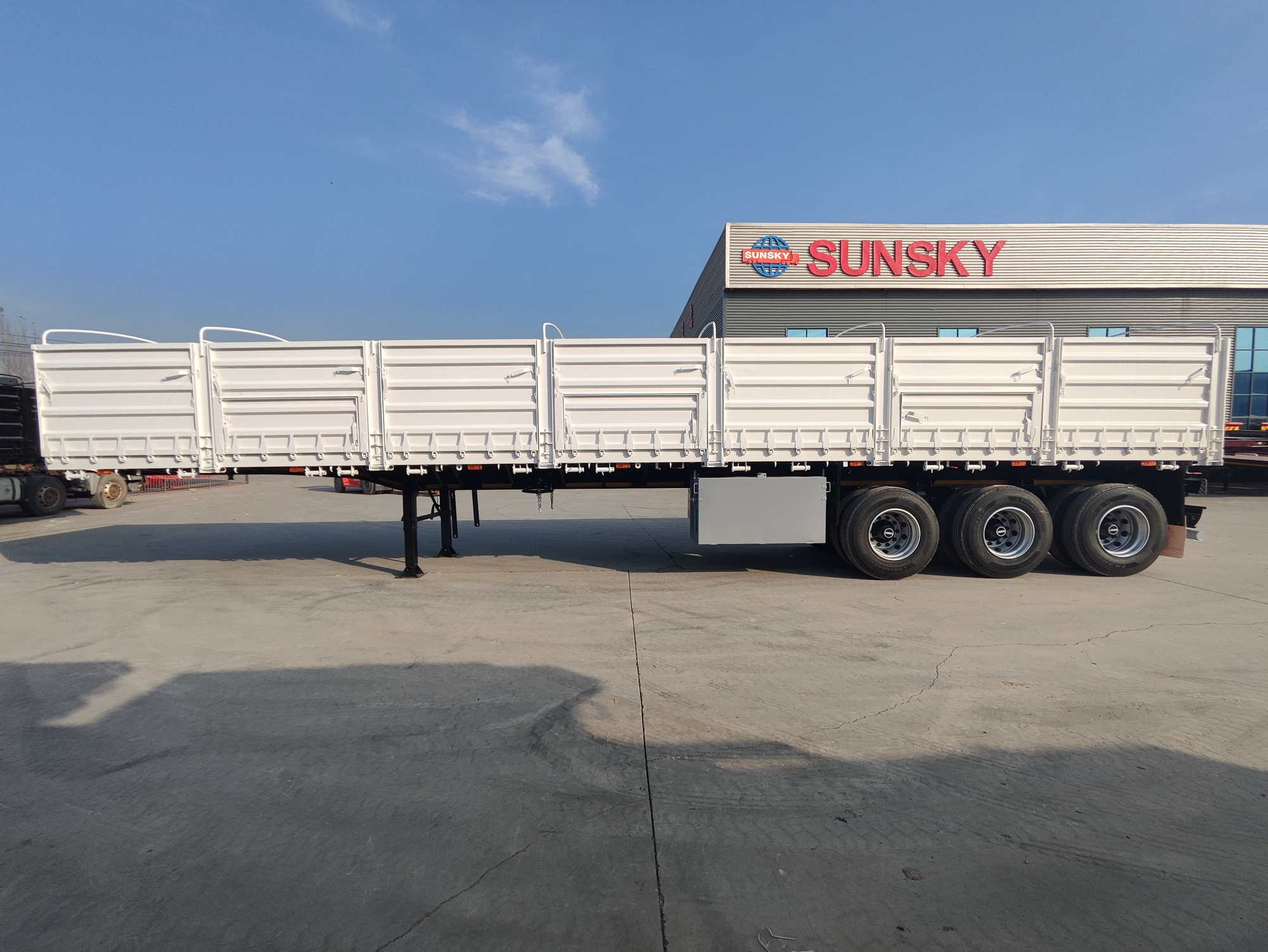 Xiamen Sunsky Vehicle Co.,Ltd - Вантажівки SINOTRUK HOWO - 8х4, Коробка передач: ручна undefined: фото 13