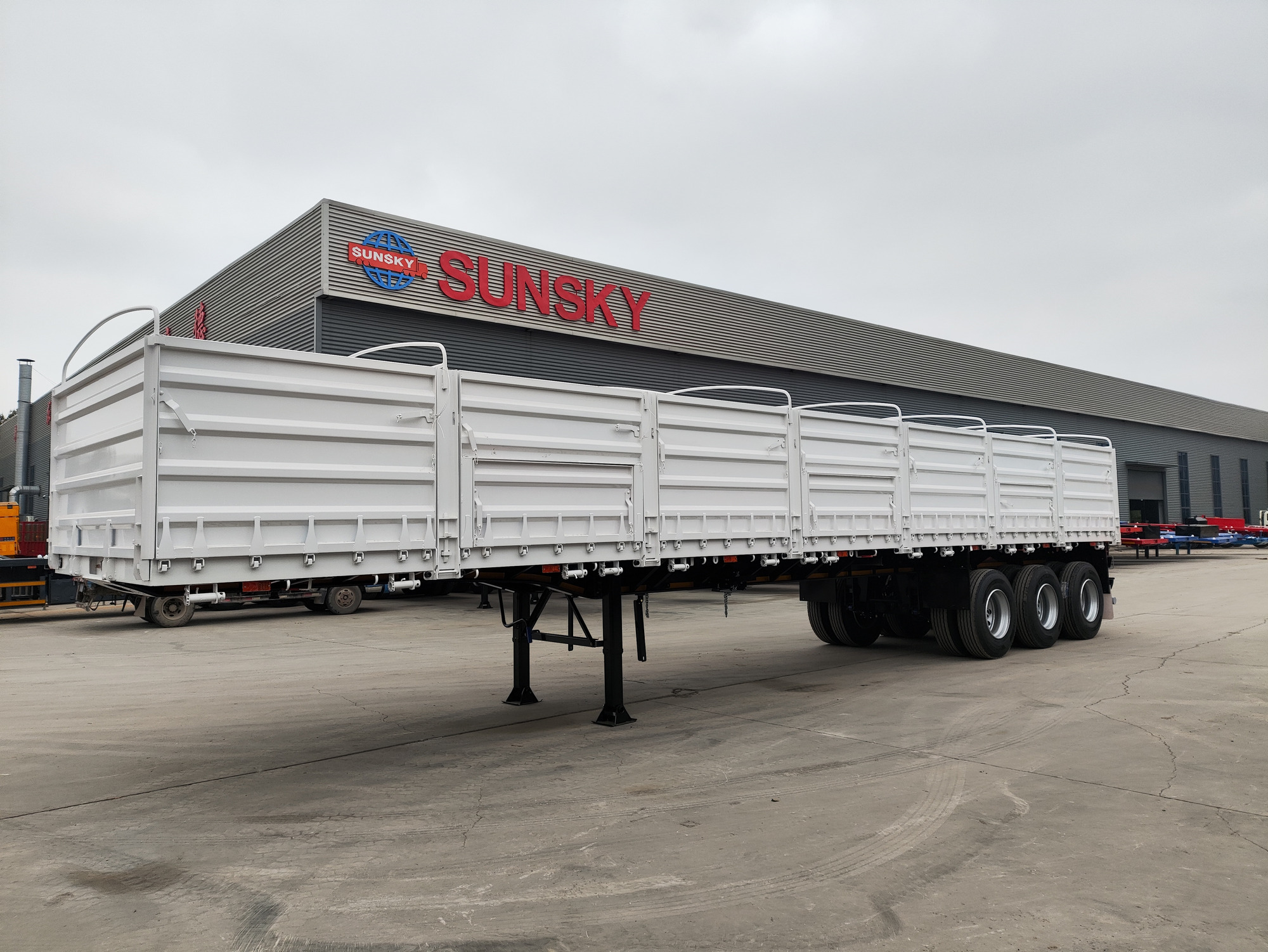 Xiamen Sunsky Vehicle Co.,Ltd - Вантажівки SINOTRUK HOWO - 8х4, Коробка передач: ручна undefined: фото 12