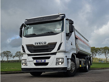 Вантажівка цистерна IVECO
