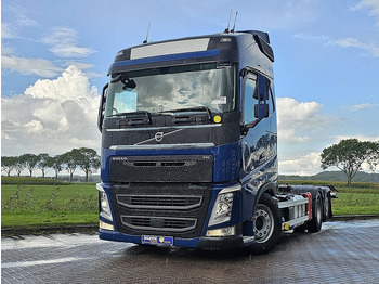 Контейнеровоз/ Змінний кузов вантажівка VOLVO FH 540
