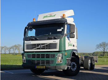 Вантажівка шасі VOLVO FM9 300