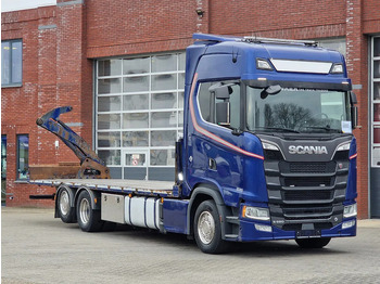 Скіповий навантажувач вантажівка SCANIA S 580