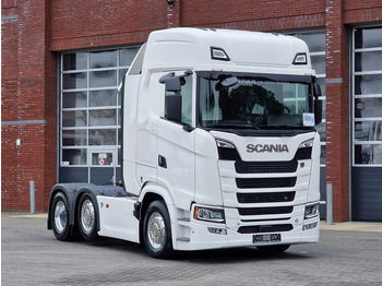 Тягач SCANIA