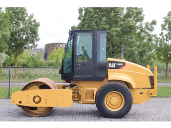 Каток CATERPILLAR