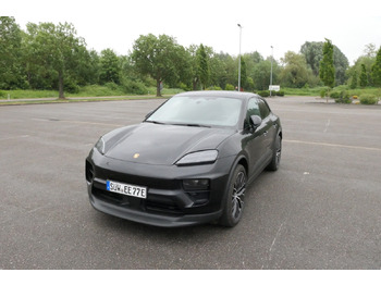 Позашляховик PORSCHE