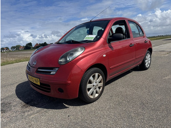 Легковий автомобіль NISSAN