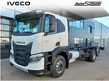 Вантажівка шасі IVECO X-WAY