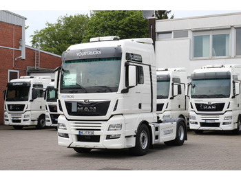 : фото в шапці сторінки