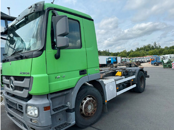 Вантажівка шасі MERCEDES-BENZ Actros 1832