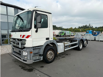 Вантажівка шасі MERCEDES-BENZ Actros 2532