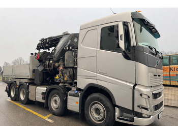 Вантажівка з маніпулятором VOLVO