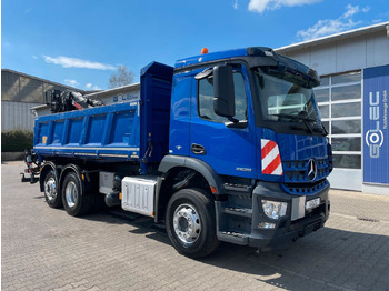Вантажівка з маніпулятором MERCEDES-BENZ Arocs
