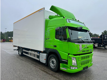 Вантажівка з закритим кузовом VOLVO FM 330