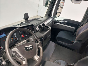 Interior photo 1: Тягач MAN TGX