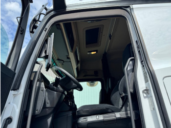 Interior photo 1: Новий Гаковий мультиліфт вантажівка Mercedes-Benz Actros 2548 L 6x2 Actros 2548 L 6x2, Retarder, Lenk-/Liftachse, Navi, MirrorCam, MultimediaCockpit