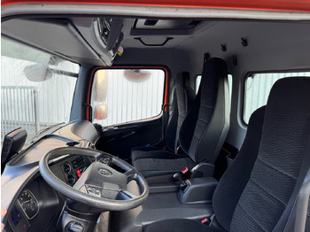 Interior photo 1: Гаковий мультиліфт вантажівка Mercedes-Benz Atego 824 L 4x2 Atego 824 L 4x2, Motorabtrieb, City-Abroller
