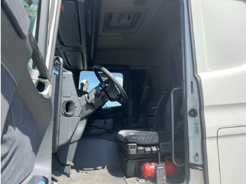 Interior photo 1: Вантажівка з закритим кузовом Scania G420 6x2, ERSATZTEILSPENDER! G420 6x2, Liftachse, Hiab LBW, Motor defekt!