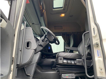 Interior photo 1: Вантажівка з закритим кузовом Scania R450 LB 6x2-4 R450 LB 6x2-4 Getränkekoffer, Retarder, Lift-/Lenkachse, Stapleraufnahme