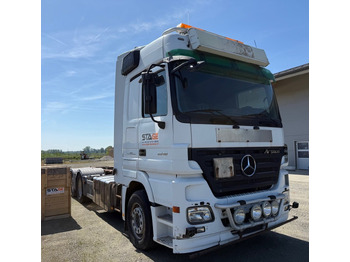 Вантажівка шасі MERCEDES-BENZ Actros 2548